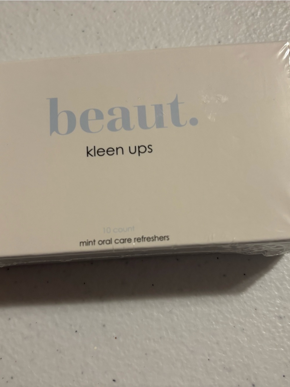 Kleen Ups Mint Oral Care Refreshers - White 10 wipes.